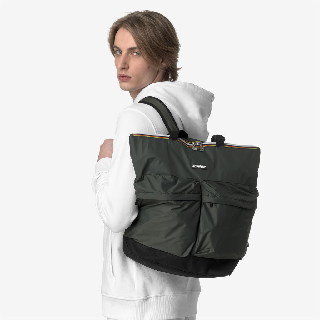 Bags_UNISEX_NOAM_Shopping Bag_GREEN BLACKISH - Commercial 5