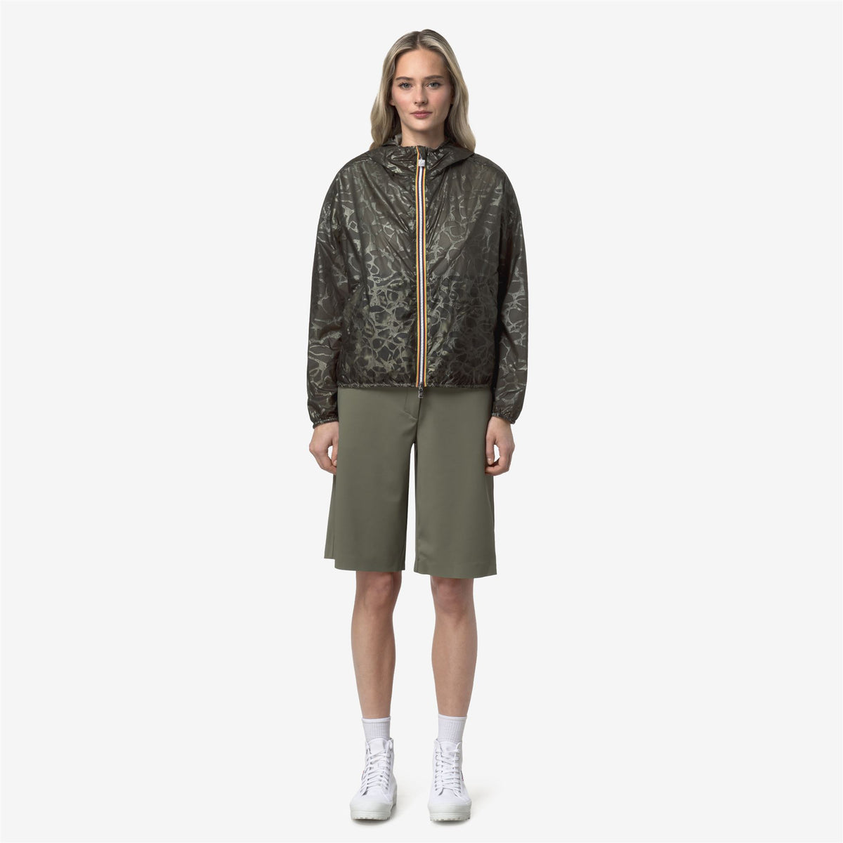 Jackets_Woman_LAURETTE SUPER LIGHT LAMI DOUBLE_Short_Green Lichen - BEIGE LT - Commercial 4