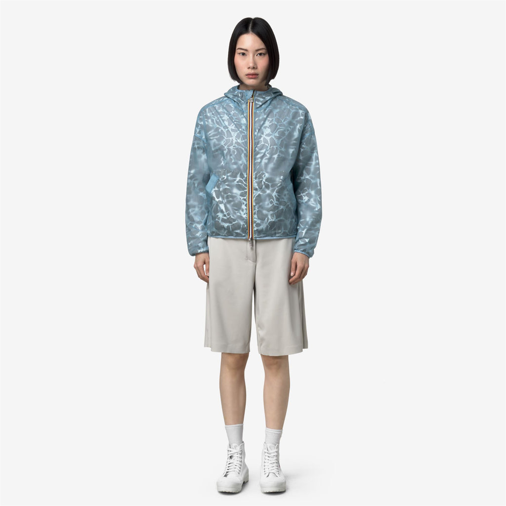 Jackets_Woman_LAURETTE SUPER LIGHT LAMI DOUBLE_Short_Beige-Blue Laminated - Commercial 7