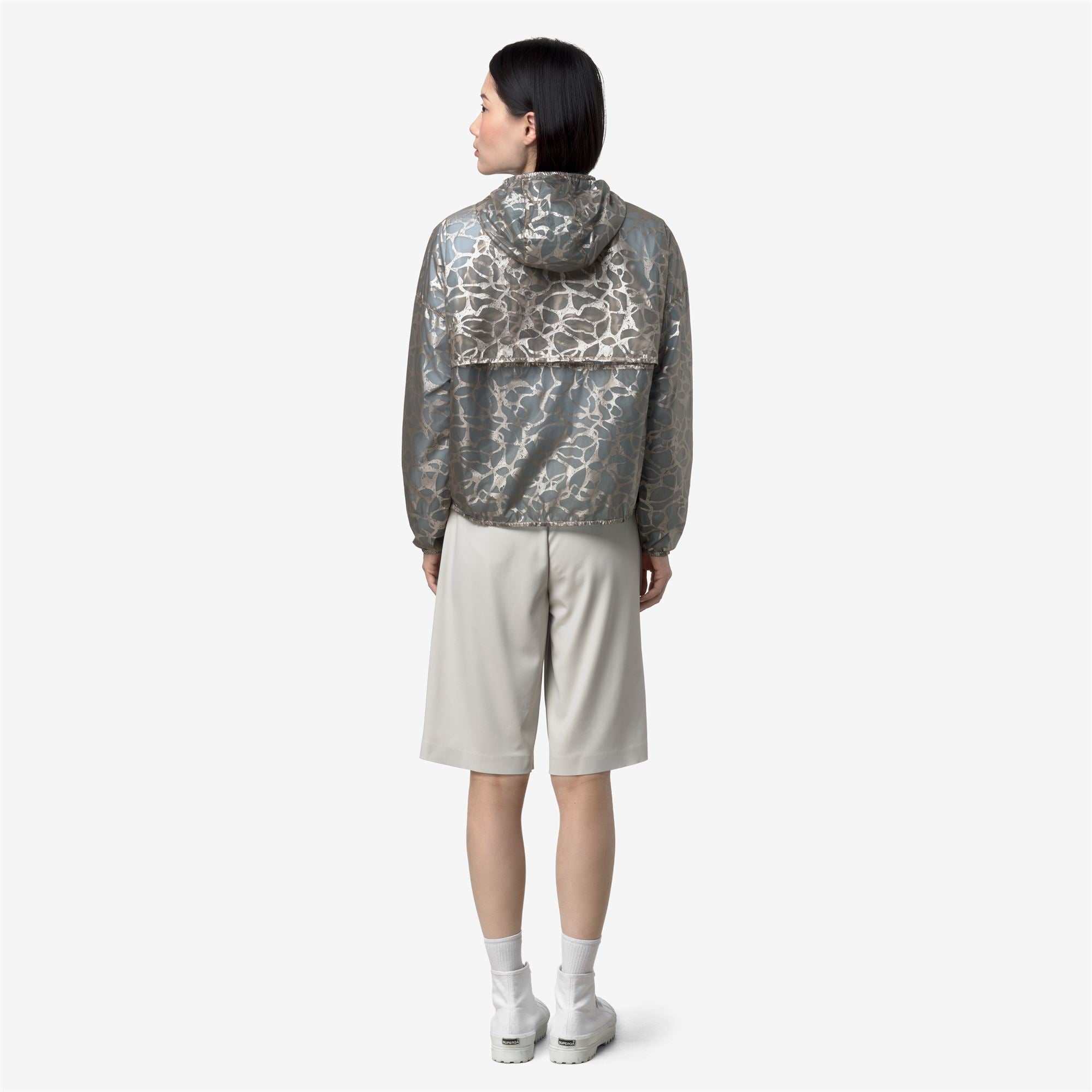 Jackets_Woman_LAURETTE SUPER LIGHT LAMI DOUBLE_Short_Beige-Blue Laminated - Commercial 6