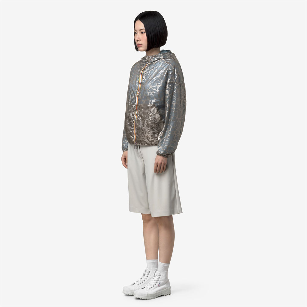 Jackets_Woman_LAURETTE SUPER LIGHT LAMI DOUBLE_Short_Beige-Blue Laminated - Commercial 5