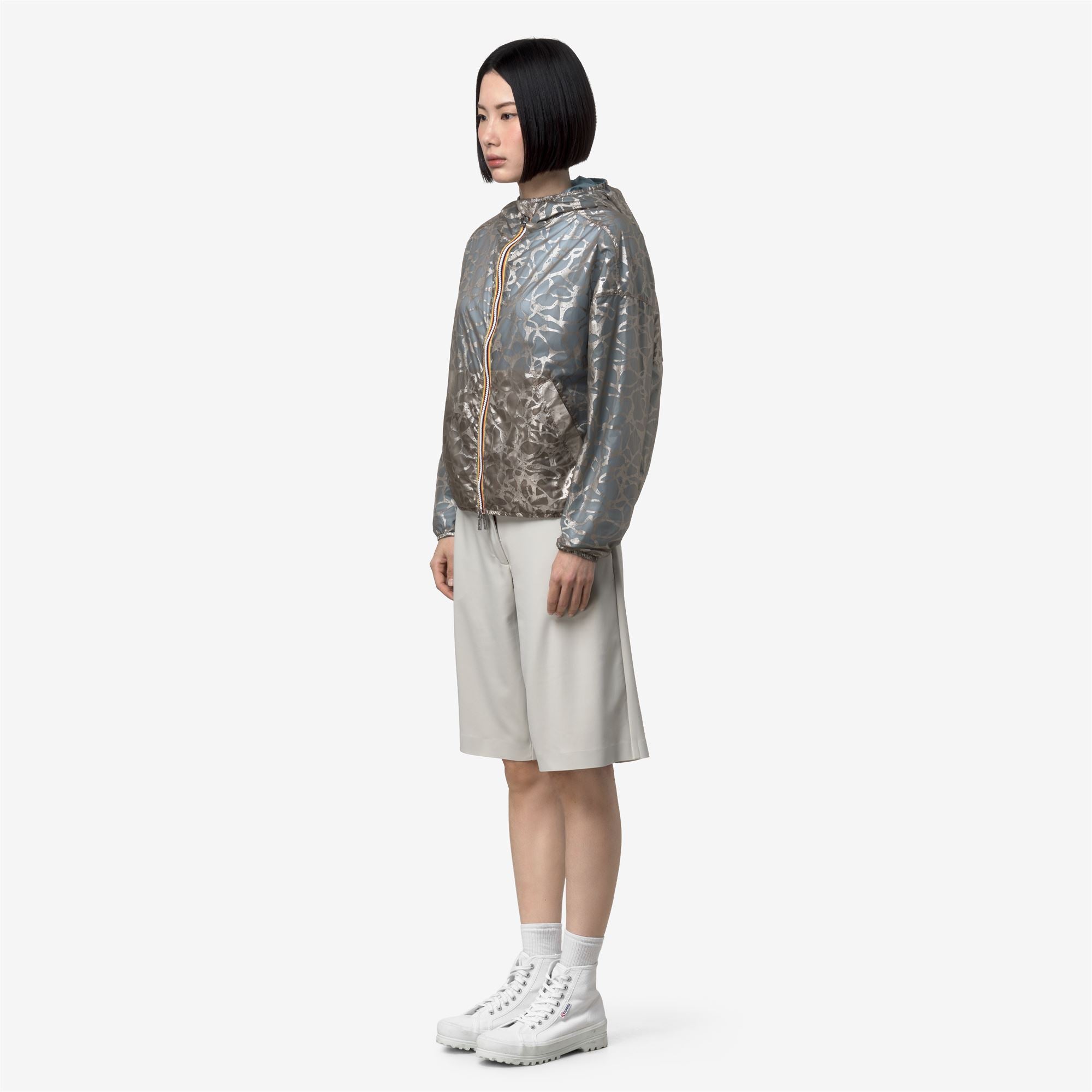 Jackets_Woman_LAURETTE SUPER LIGHT LAMI DOUBLE_Short_Beige-Blue Laminated - Commercial 5