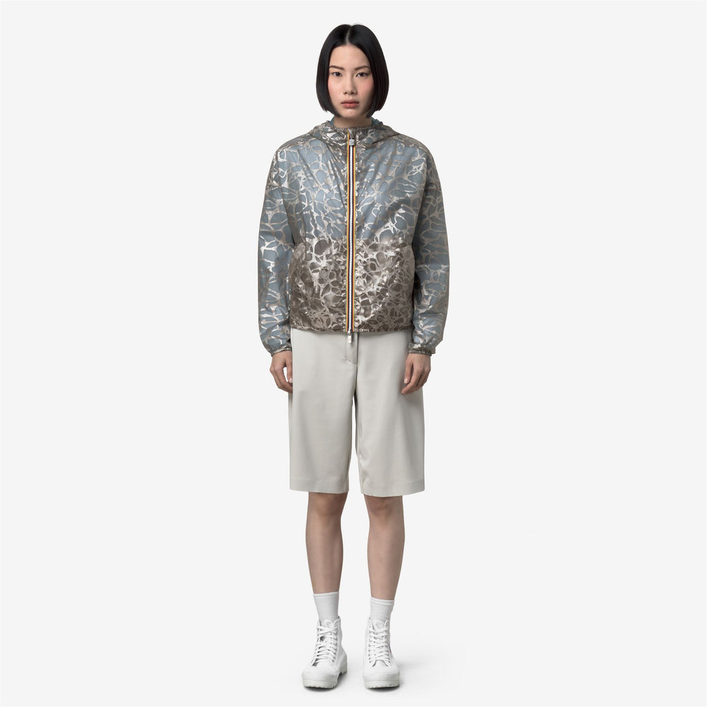 Jackets_Woman_LAURETTE SUPER LIGHT LAMI DOUBLE_Short_Beige-Blue Laminated - Commercial 4