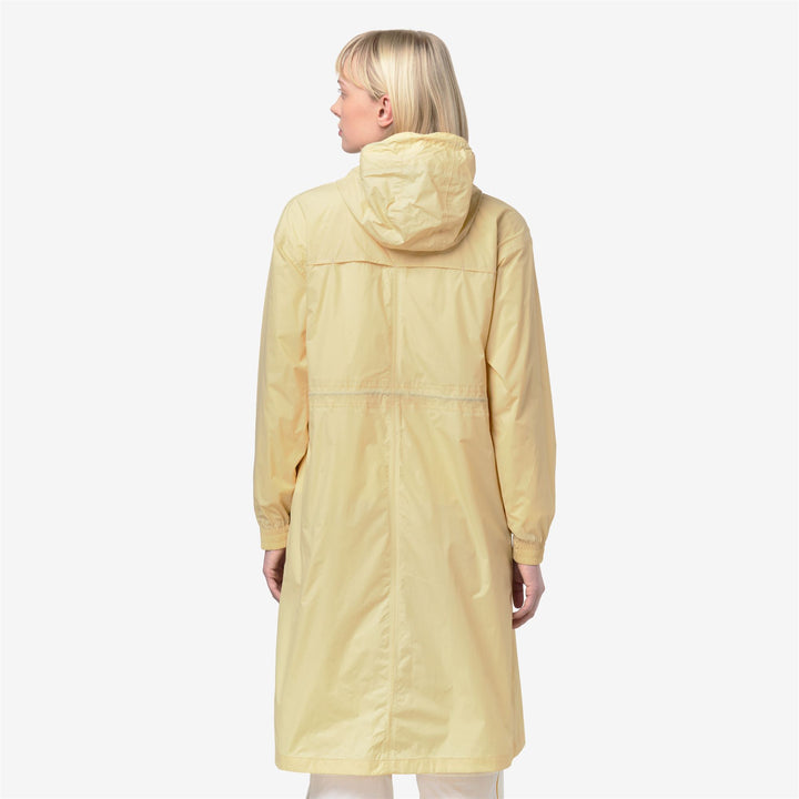Chaqueta impermeable beige de 3/4 para mujer con diseño plegable 6