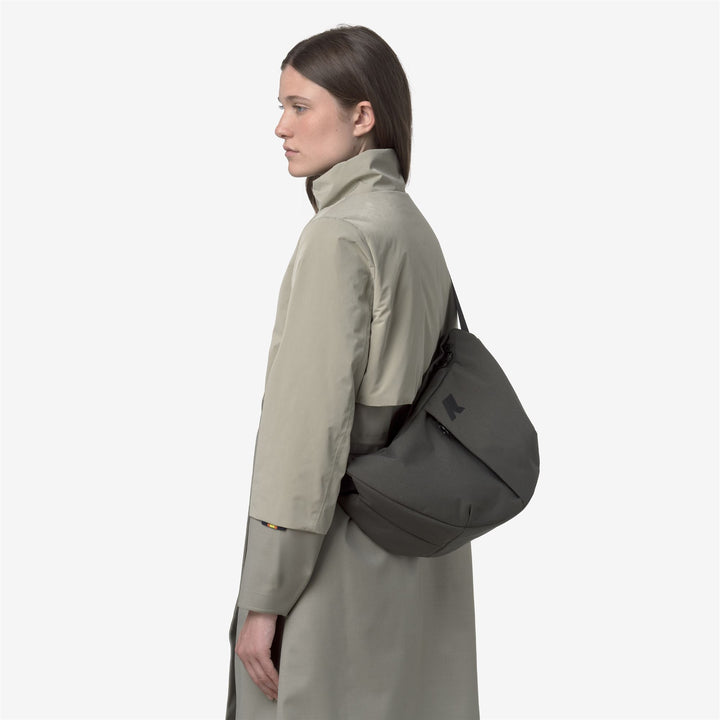 Borsa a tracolla in nylon verde da donna con tasche multiple 4