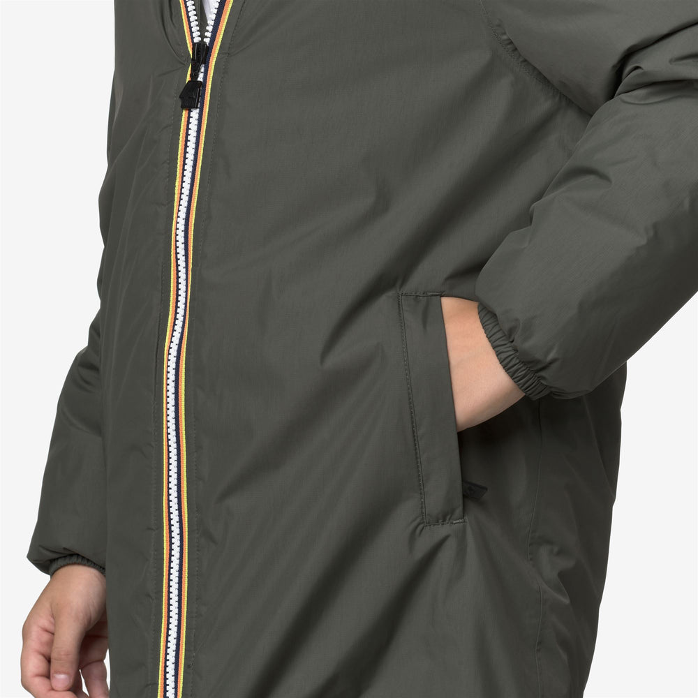 Chaqueta aislante verde negruzca para niños de 3/4 de longitud 02