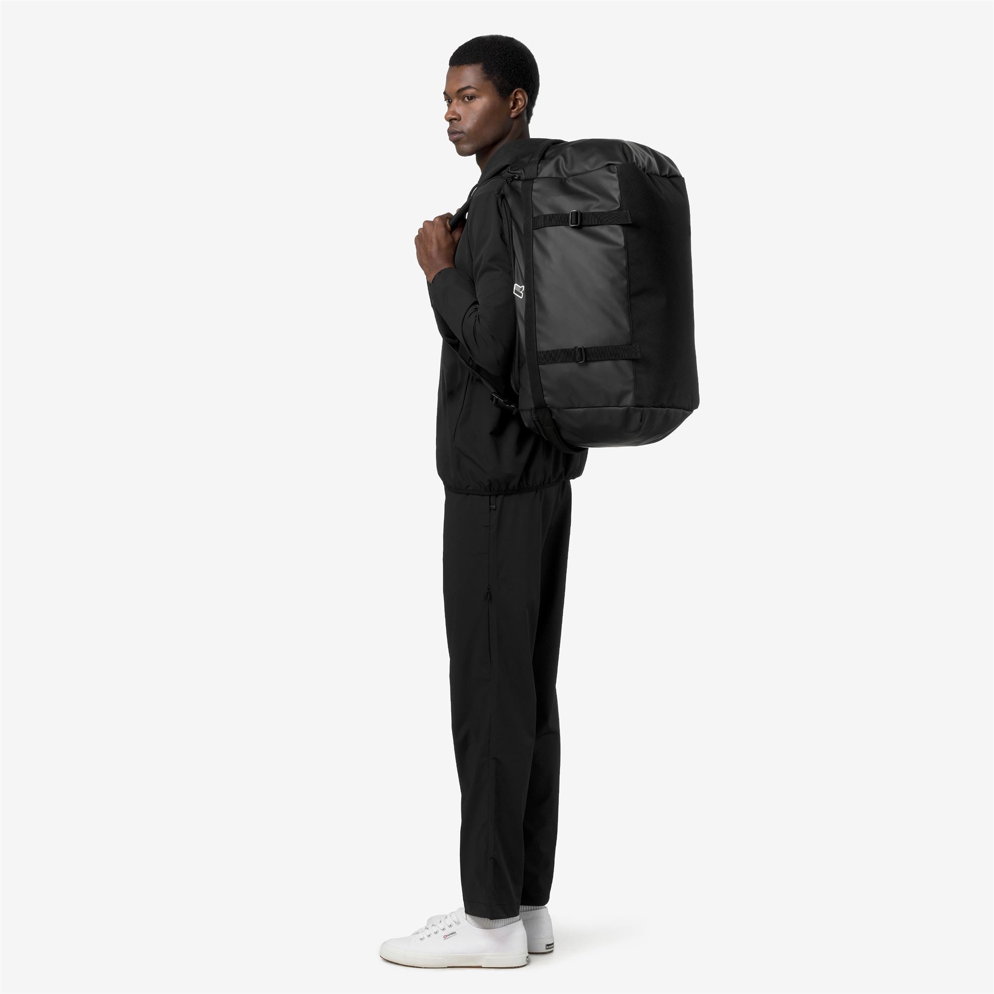 Bags_Unisex_VERCOS TRAVEL_Duffle_Black Pure - Commercial 5