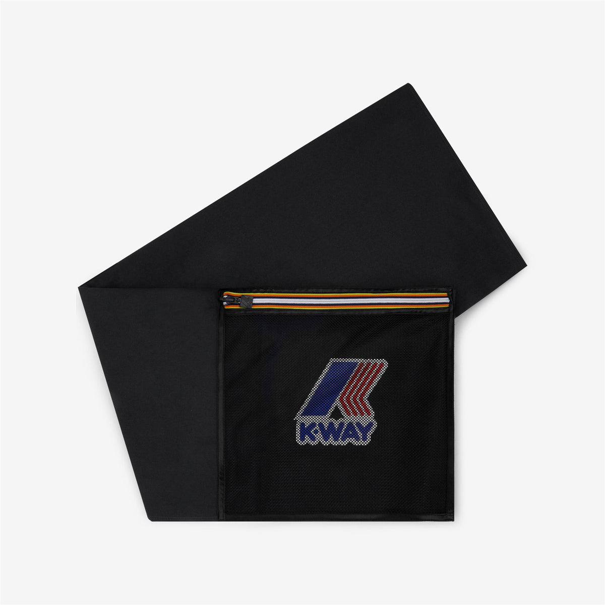 Towels_Unisex_LE VRAI GIL_Towel_Black Pure - Commercial 1