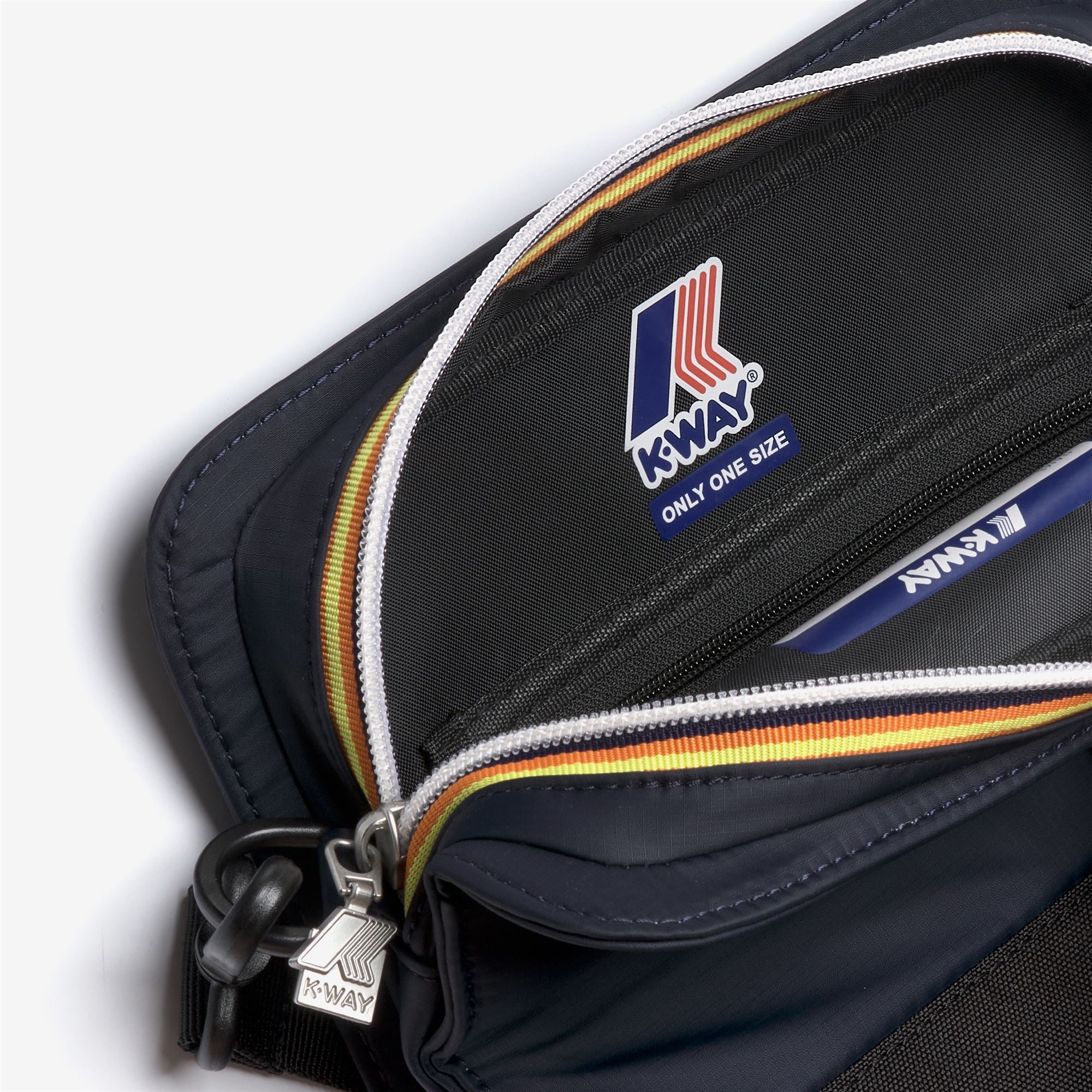Bags_WOMAN_MARYBELL_Pouch Bag_Blue Depth - Commercial 3