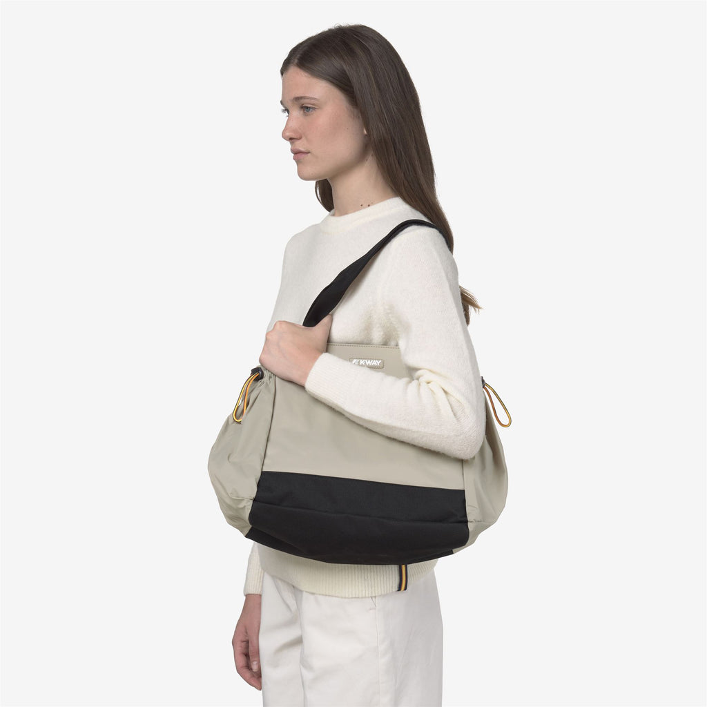 Bags_WOMAN_AISY_Tote Bag_Green Oak - Commercial 5