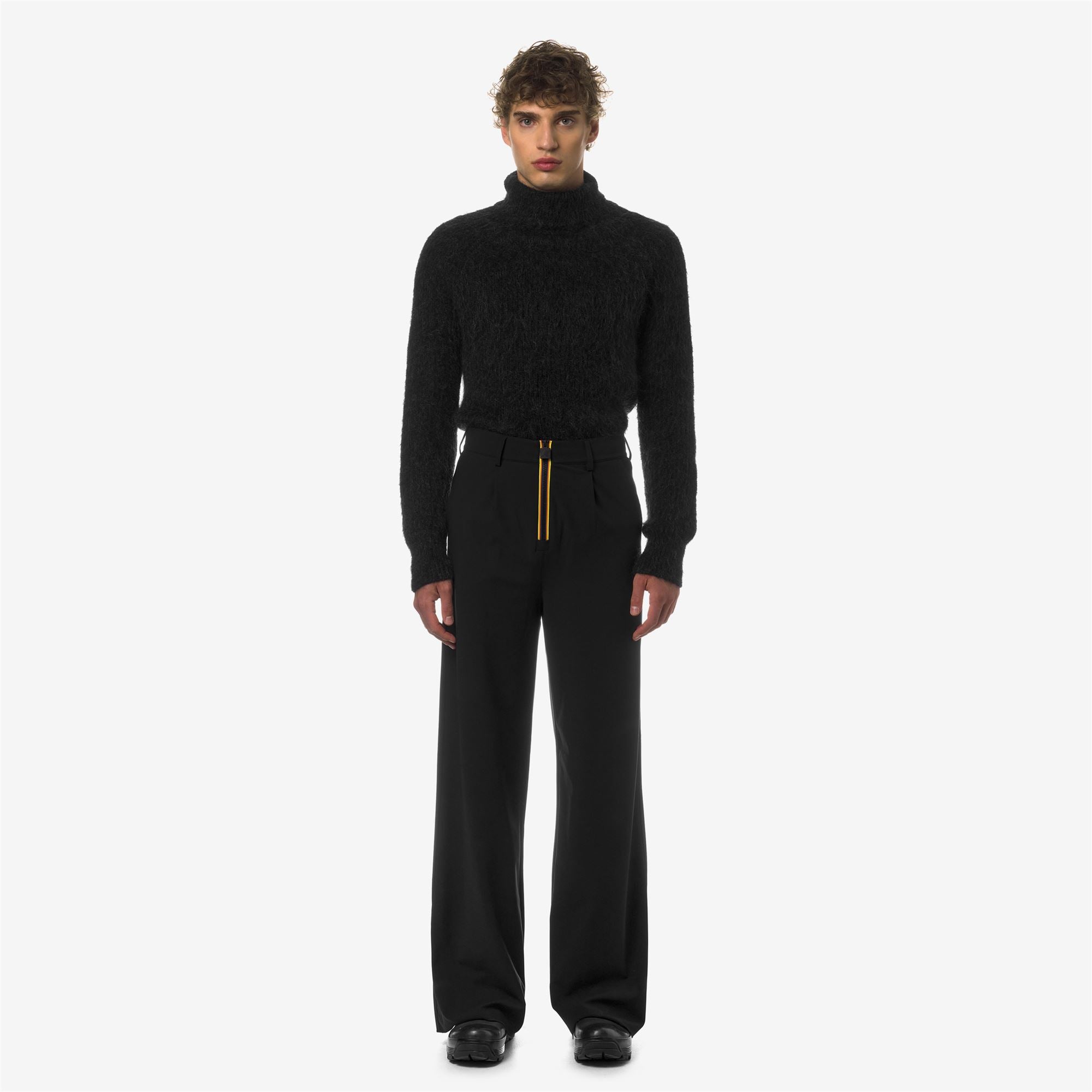 Pants_Man_ANDREL_Chino_Black Pure - Commercial 4