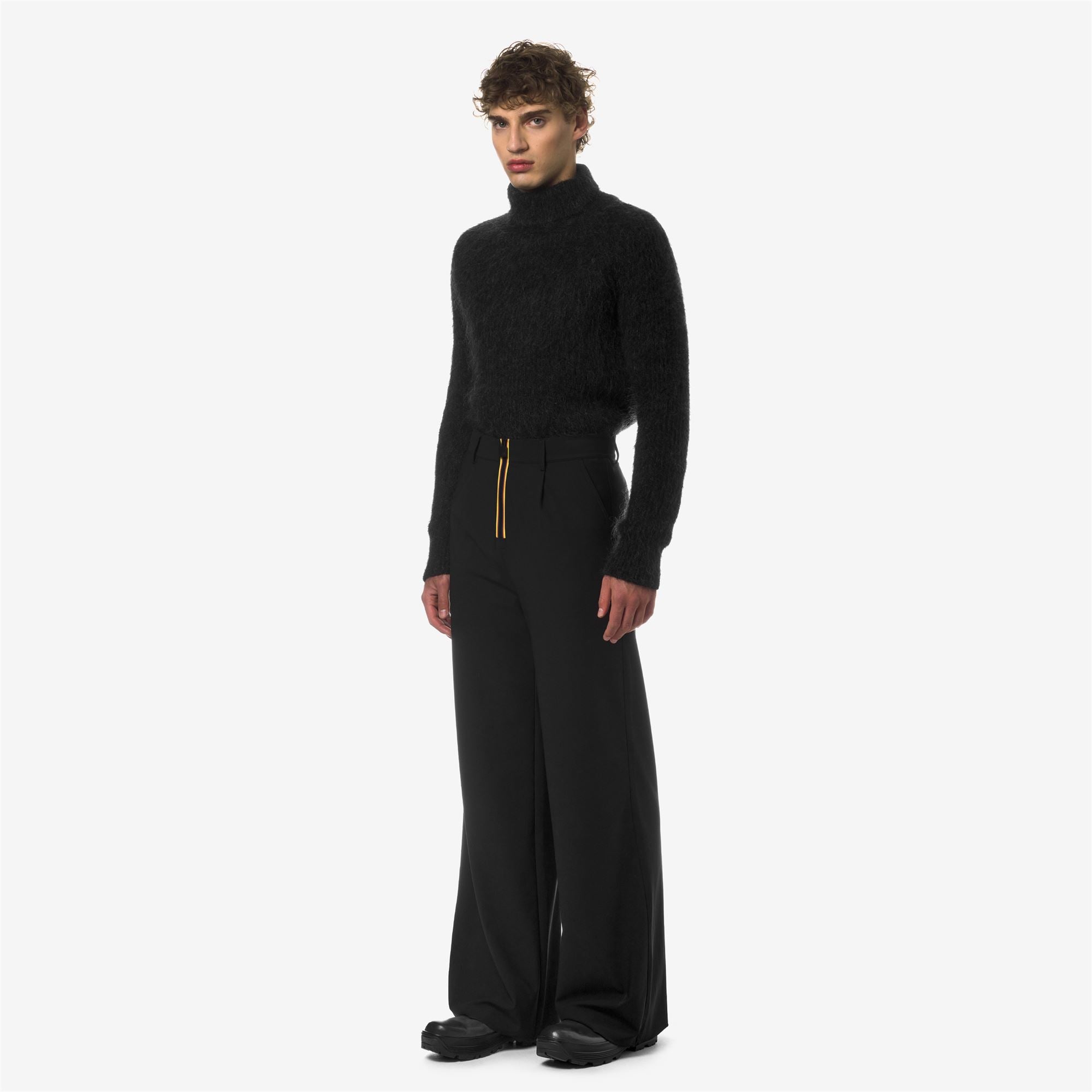 Pants_Man_ANDREL_Chino_Black Pure - Commercial 5
