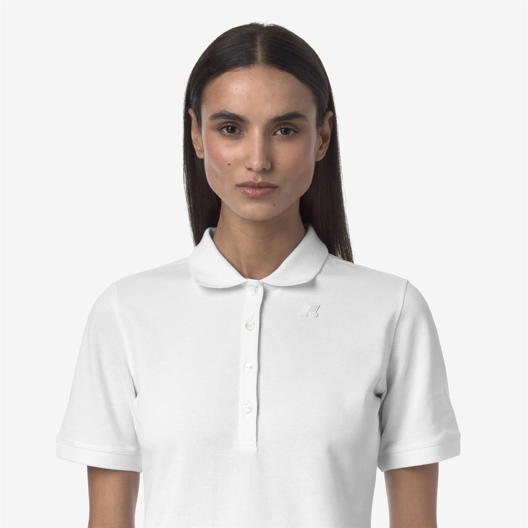 Camisa polo de piqué elástica gris y blanca para mujer casual main