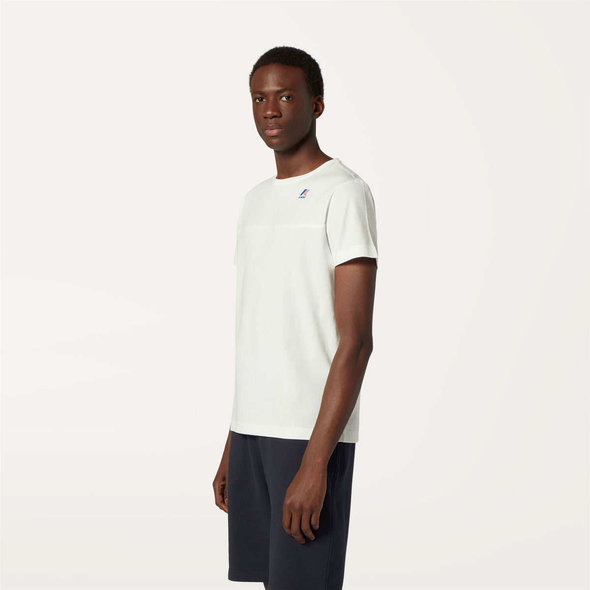 T-Shirts & Top_Unisex_LE VRAI EDOUIN UVP_T-Shirt_White - Commercial 5