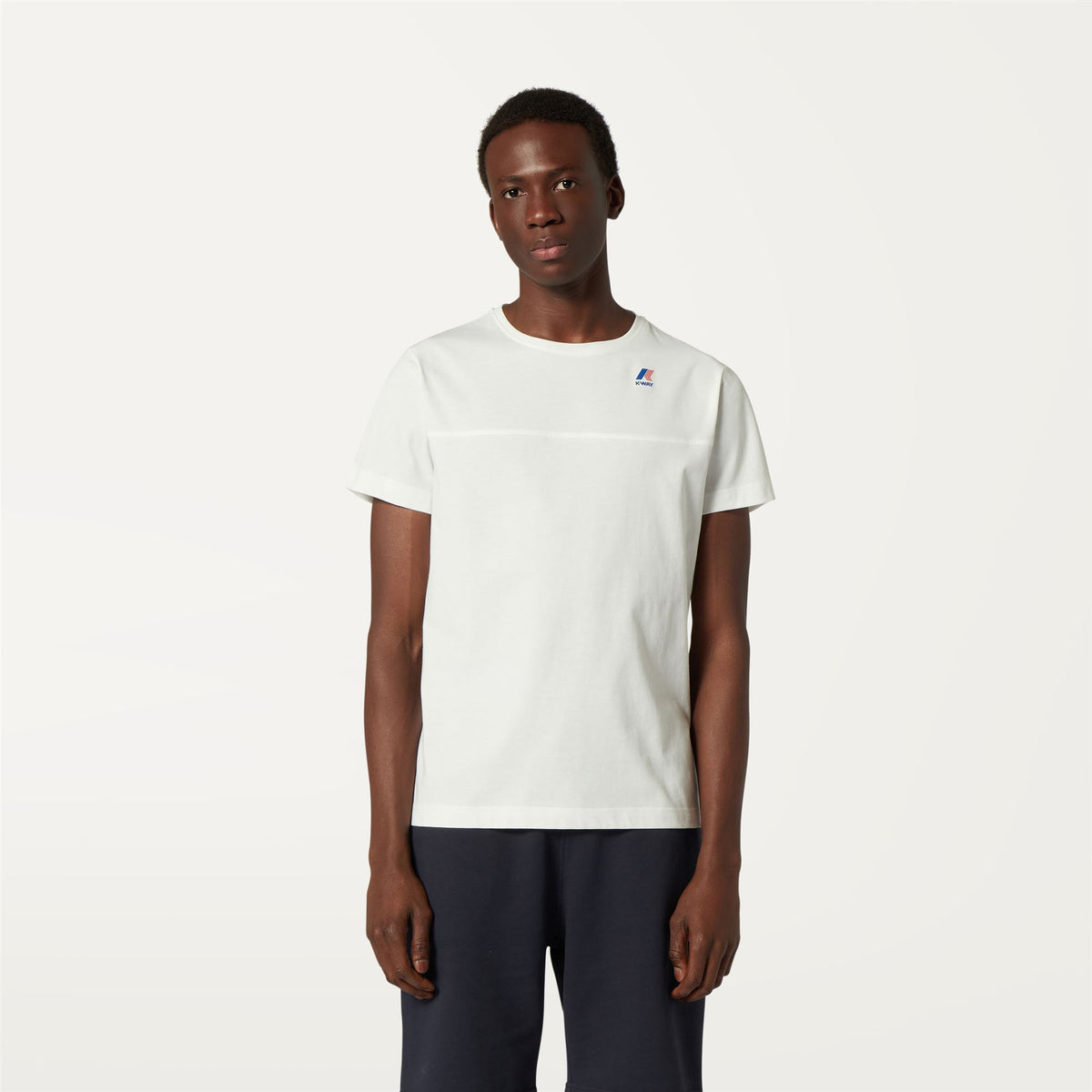 T-Shirts & Top_Unisex_LE VRAI EDOUIN UVP_T-Shirt_White - Commercial 4