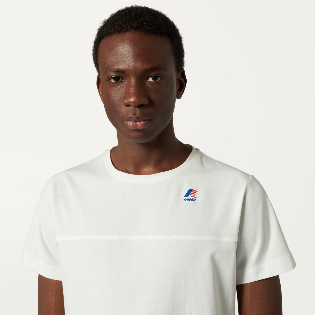 T-Shirts & Top_Unisex_LE VRAI EDOUIN UVP_T-Shirt_White - Commercial 7