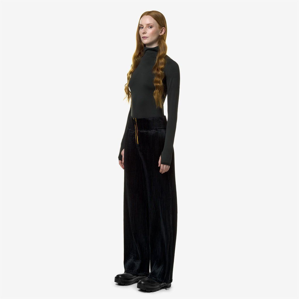 Pants_Woman_BAGGY PLISSE_Sport Trousers_Black Pirate - Commercial 5