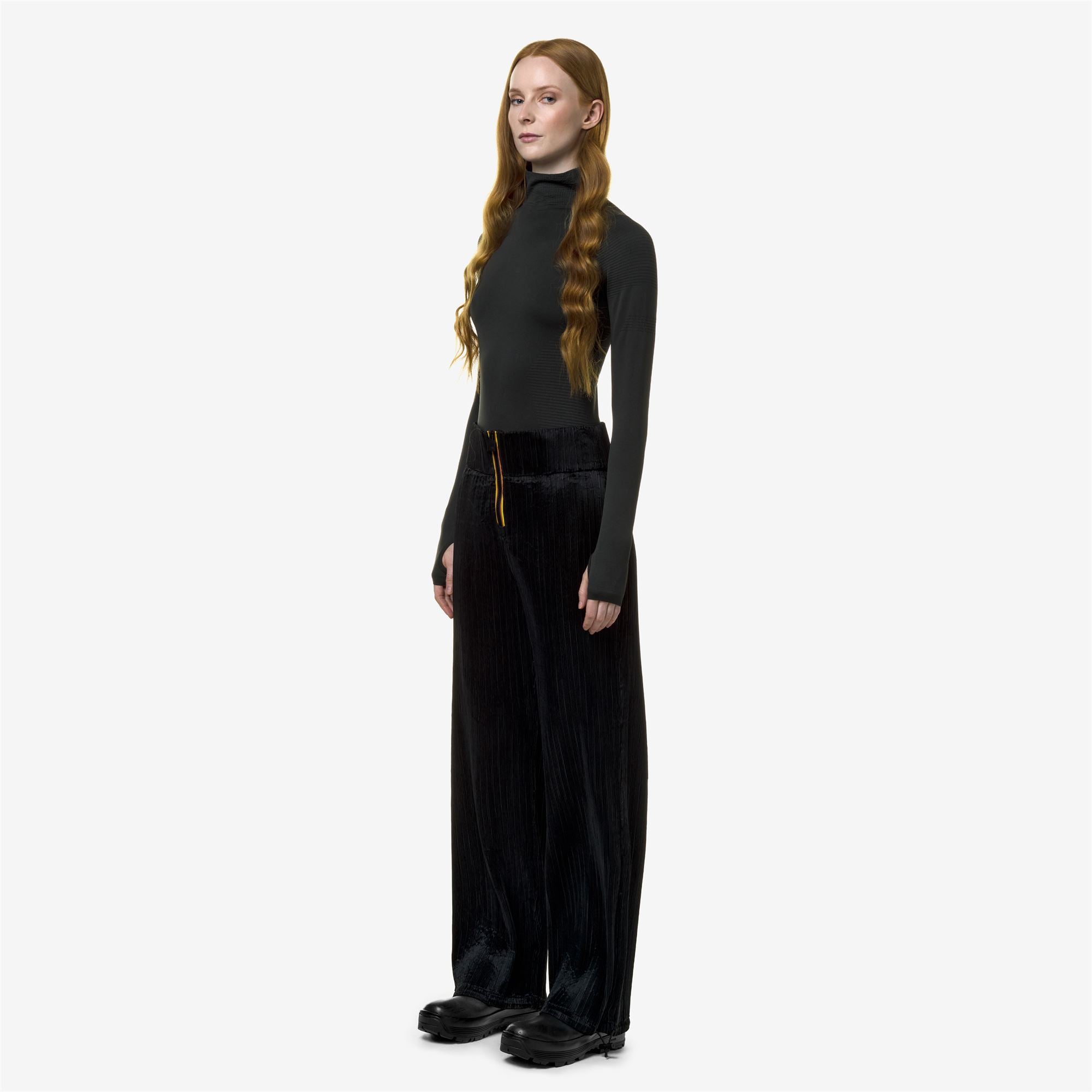 Pants_Woman_BAGGY PLISSE_Sport Trousers_Black Pirate - Commercial 5