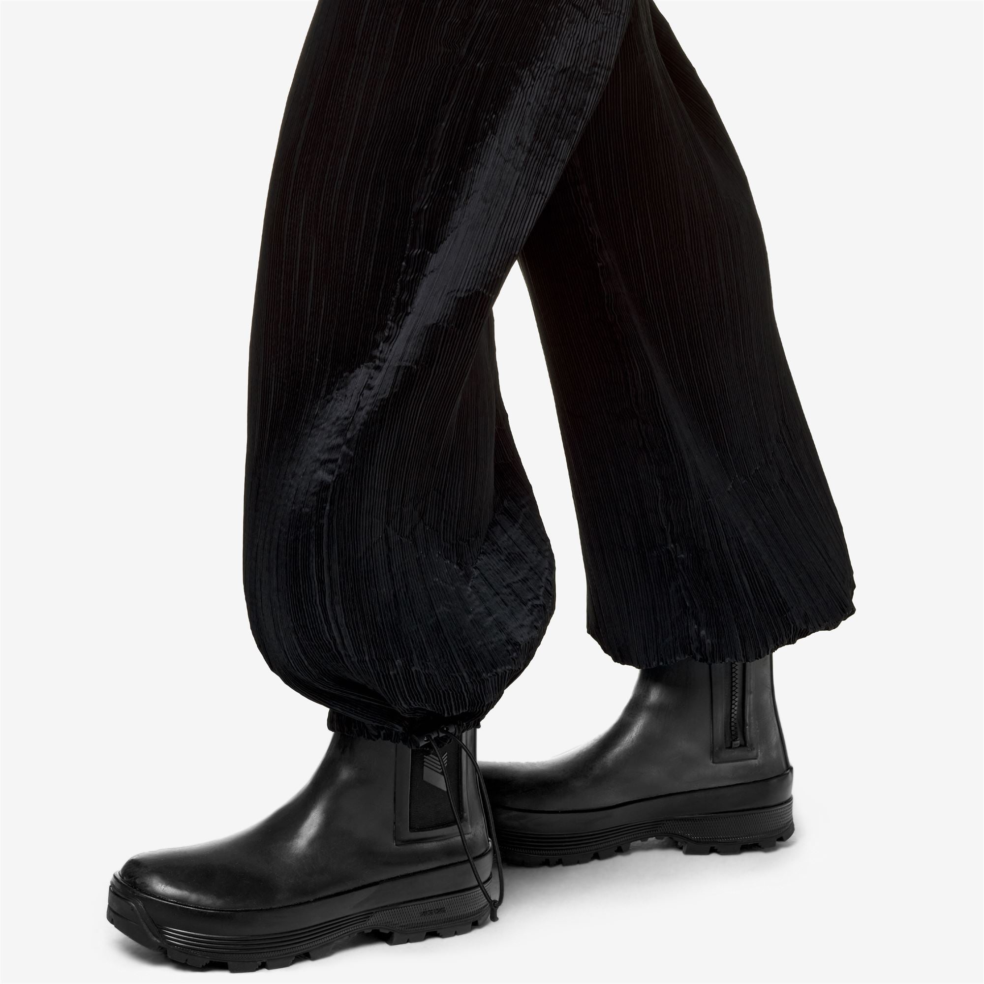 Pants_Woman_BAGGY PLISSE_Sport Trousers_Black Pirate - Commercial 7