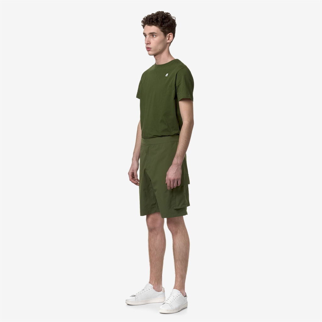 Shorts_Man_BASTYEL_Cargo_Green Cypress - Commercial 5