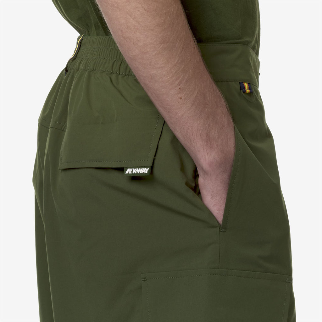 Shorts_Man_BASTYEL_Cargo_Green Cypress - Commercial 7
