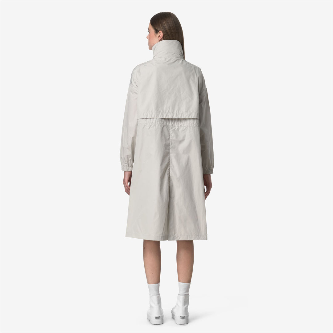 Chaqueta larga repelente al agua beige gris para mujer con detalles grandes main