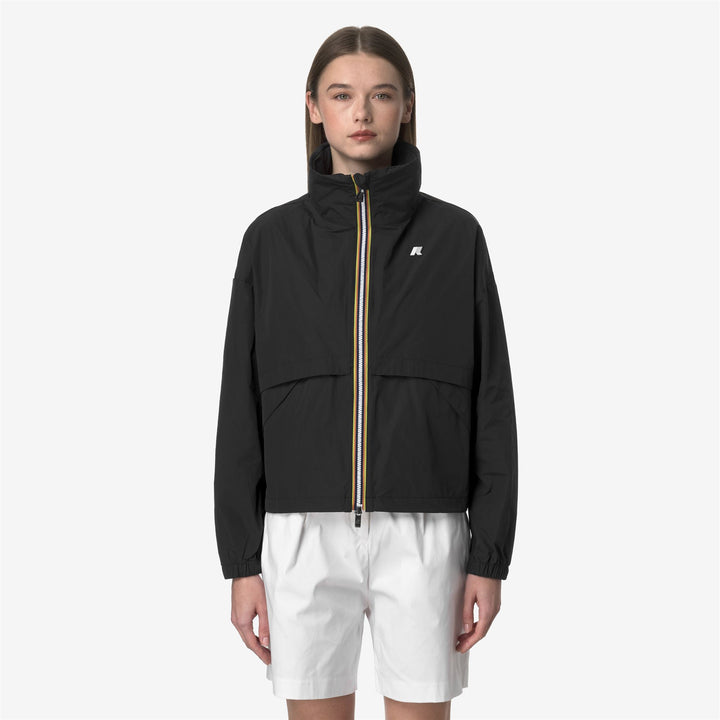 Chaqueta corta repelente al agua negra y gris para mujer con detalles oversized 1