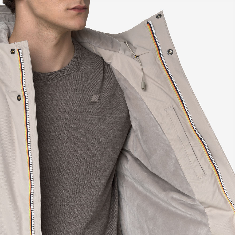 Chaqueta corta impermeable beige para hombre con aislamiento PrimaLoft 02