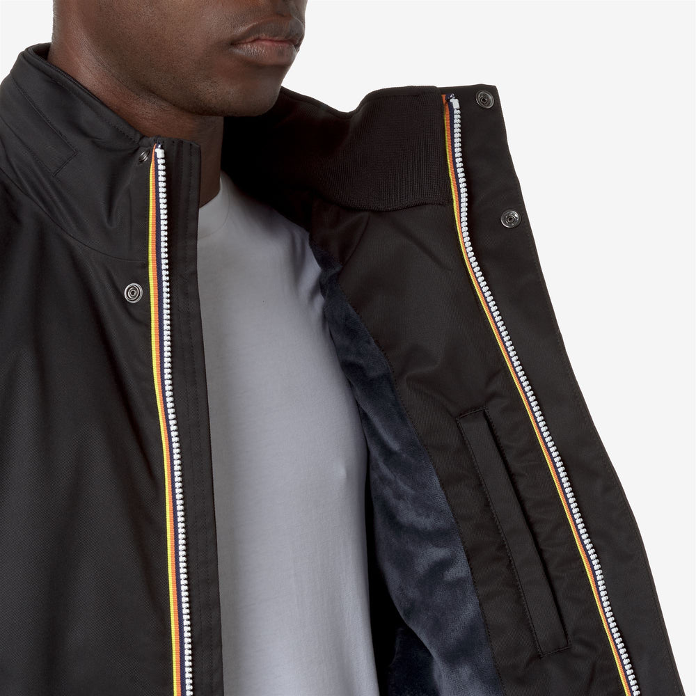 Chaqueta corta impermeable negra y gris para hombre con aislamiento PrimaLoft 02