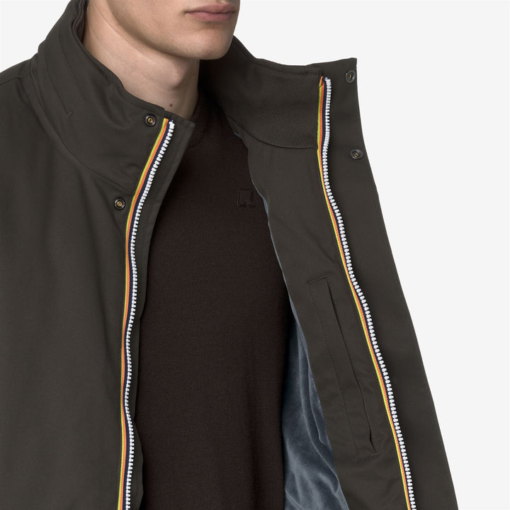 Chaqueta corta impermeable para hombre color oliva negro con aislamiento PrimaLoft 2