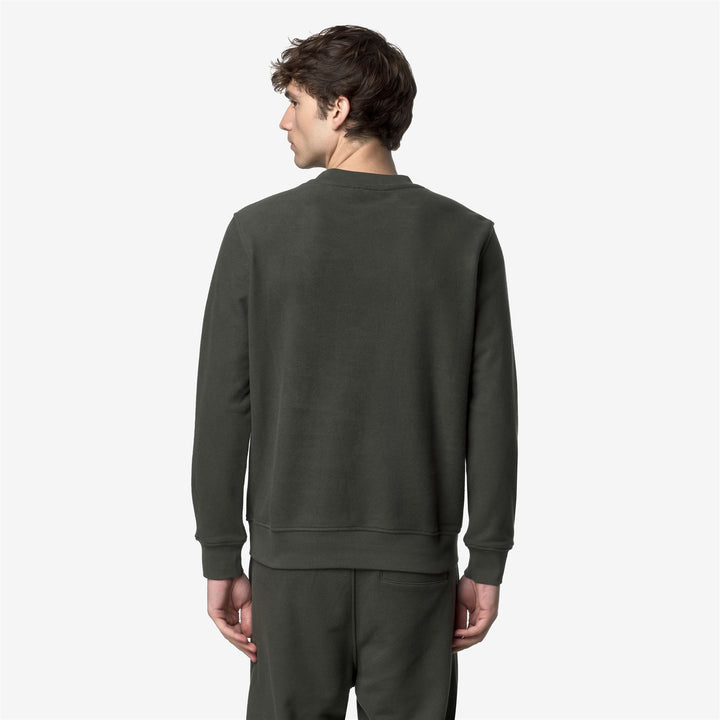 Green men's fleece athleisure jumper with cozy interior 5