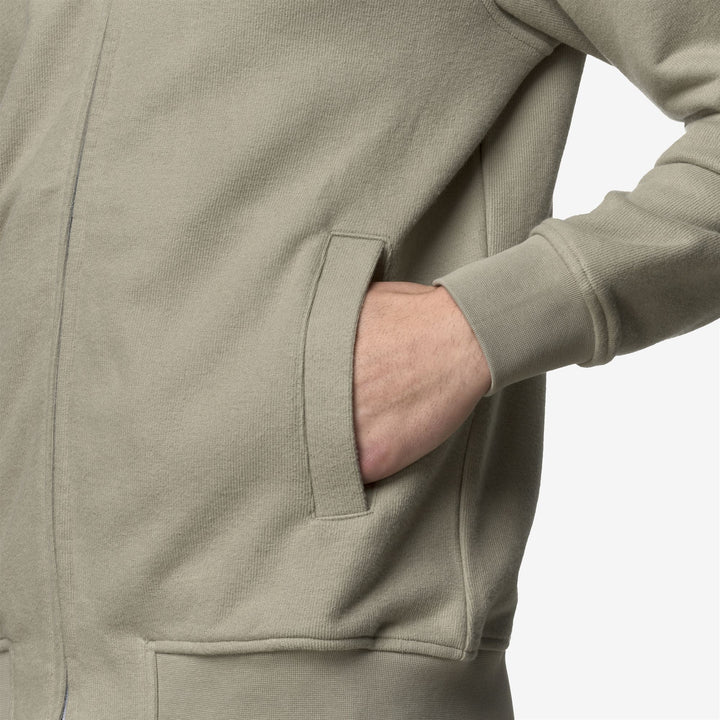 Chaqueta polar verde para hombre con capucha ajustable 2