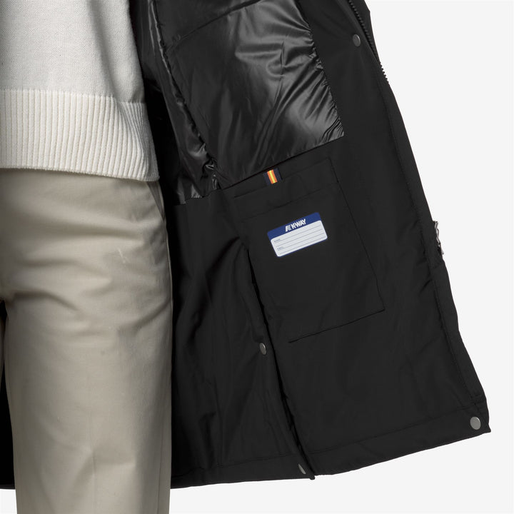 Chaqueta impermeable larga negra con capucha para mujer 2