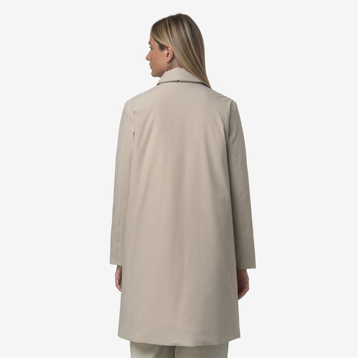 Chaqueta impermeable larga beige con capucha para mujer 5