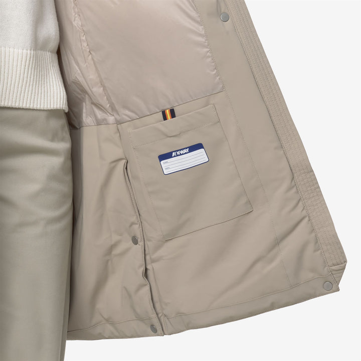 Chaqueta impermeable larga beige con capucha para mujer 2