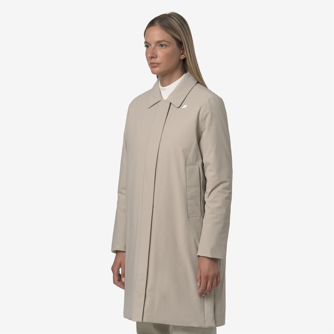 Chaqueta impermeable larga beige con capucha para mujer main