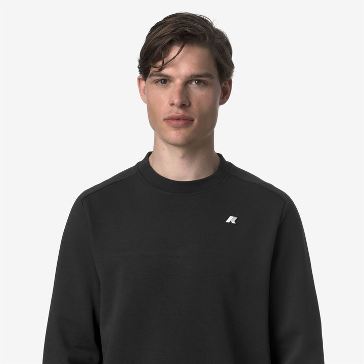 Suéter polar holgado negro para hombre con cremallera y bolsillos 2