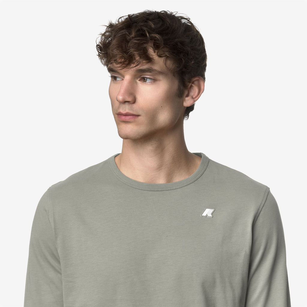 T-Shirts & Top_MAN_ELMER JS PEACH_T-Shirt_Green Oak - Commercial 7