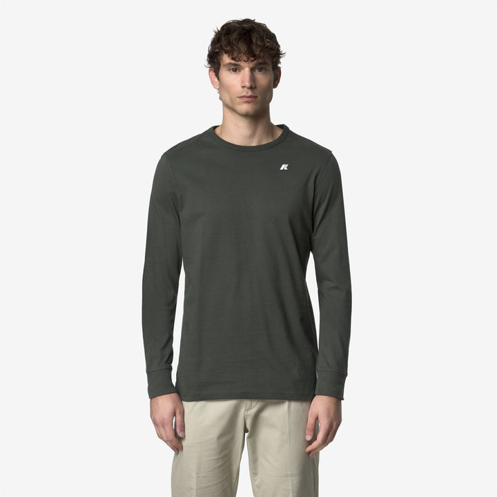 Camiseta de manga larga ajustada para hombre en verde negruzco 3