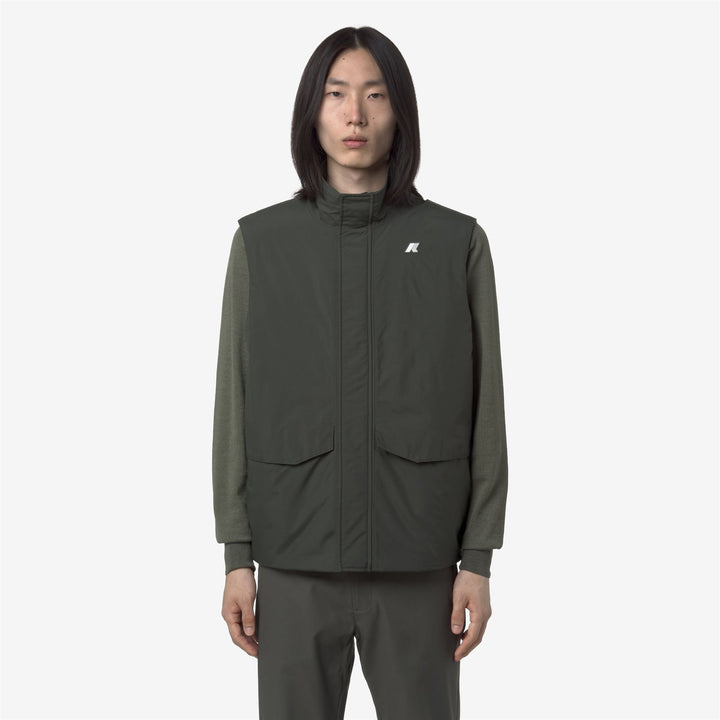 Chaleco impermeable de plumón verde negruzco para hombre con bolsillos utilitarios 3