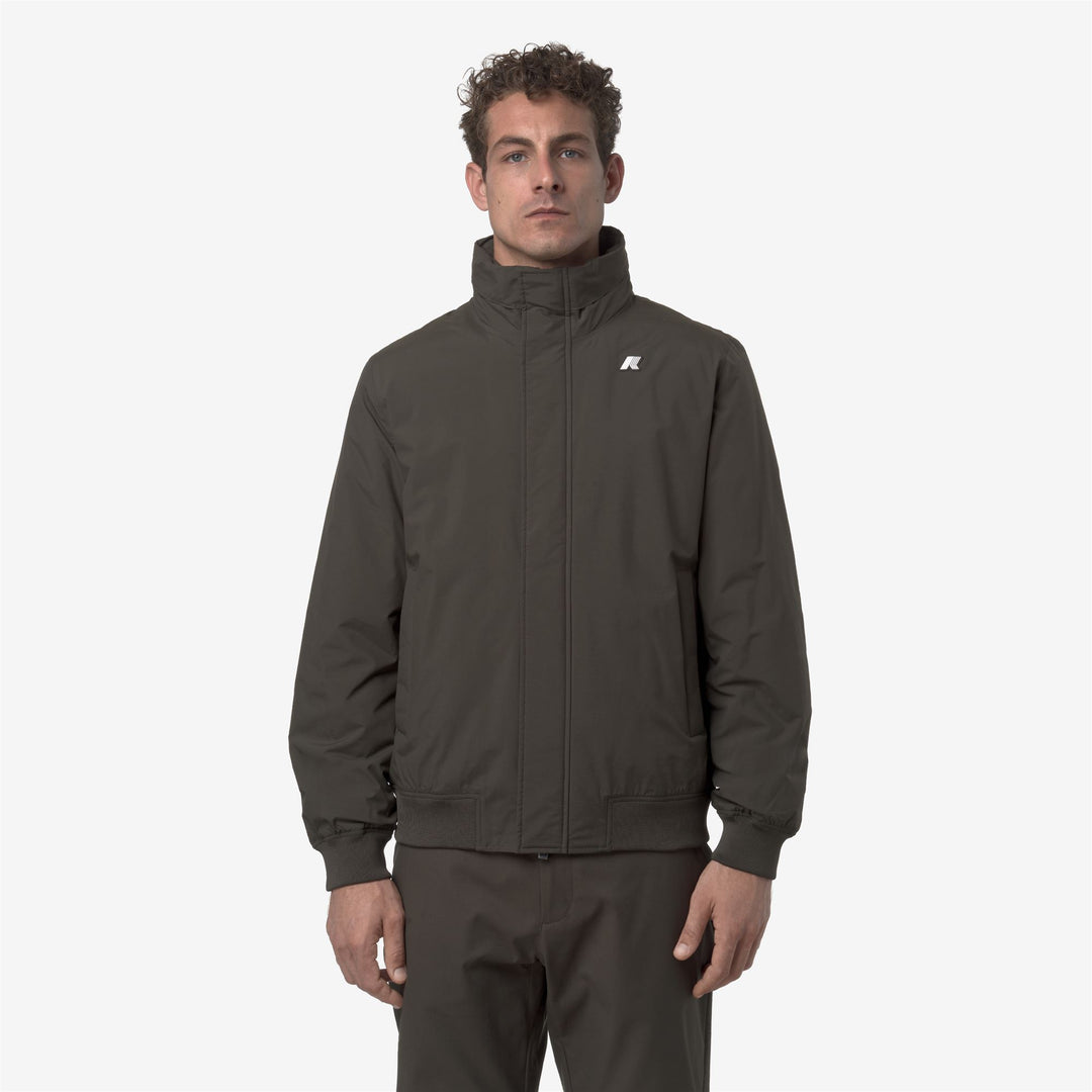 Chaqueta corta impermeable con capucha para hombre color oliva negro main