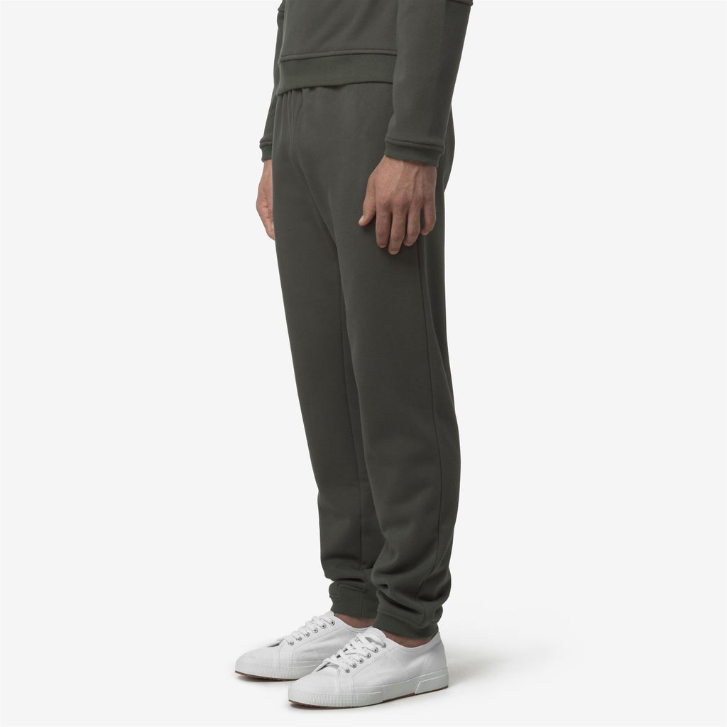 Pants_UNISEX_PHILBERT BRUSHED PC_Sport Trousers_GREEN BLACKISH - Commercial 5