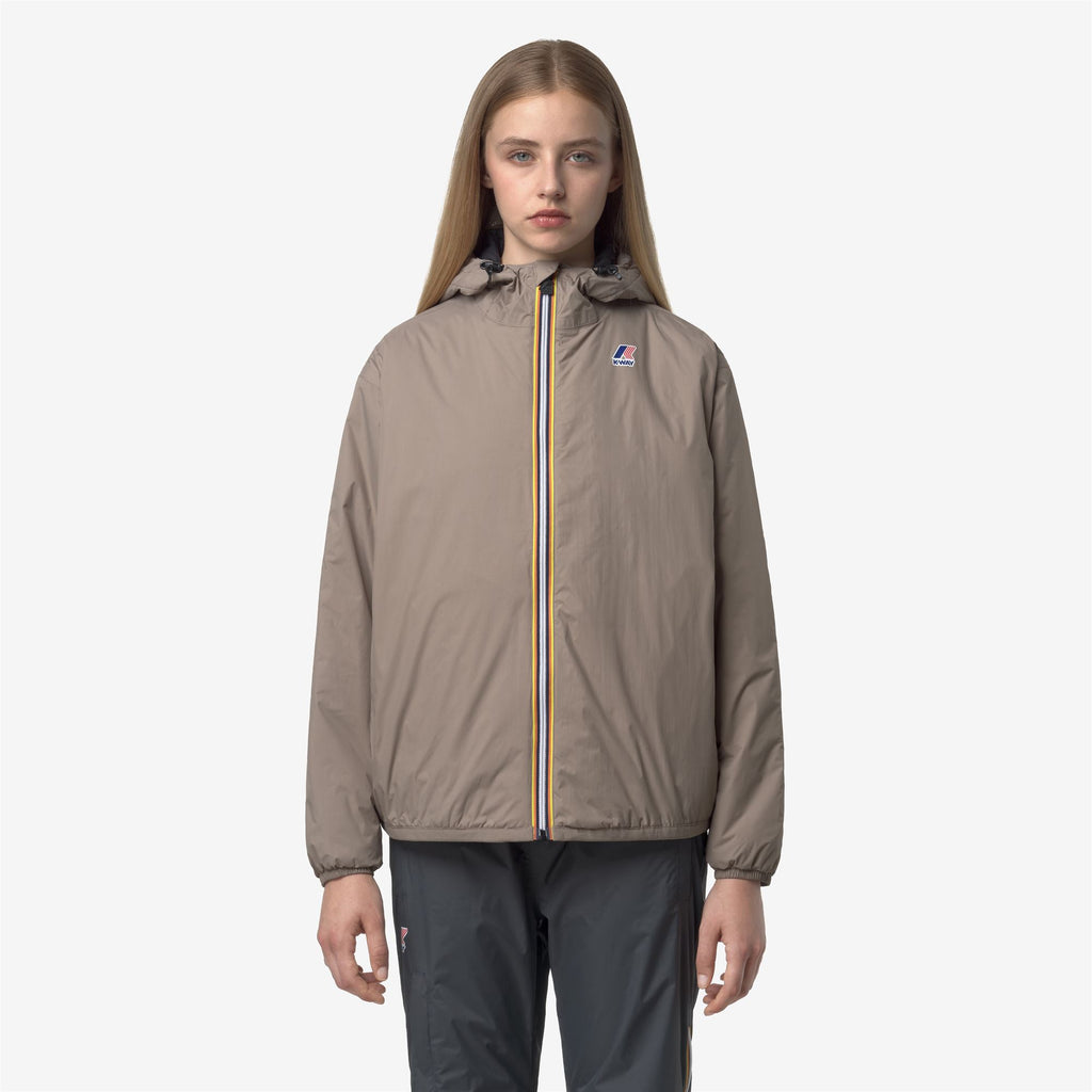 Jackets_UNISEX_LE VRAI 4.0 CLAUDE WARM EAST_Mid_Beige Taupe - Commercial 4