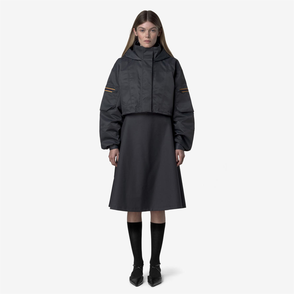 Jackets_WOMAN_JAXIE TECH SHINY TWILL_Short_Blue Night - Commercial 4