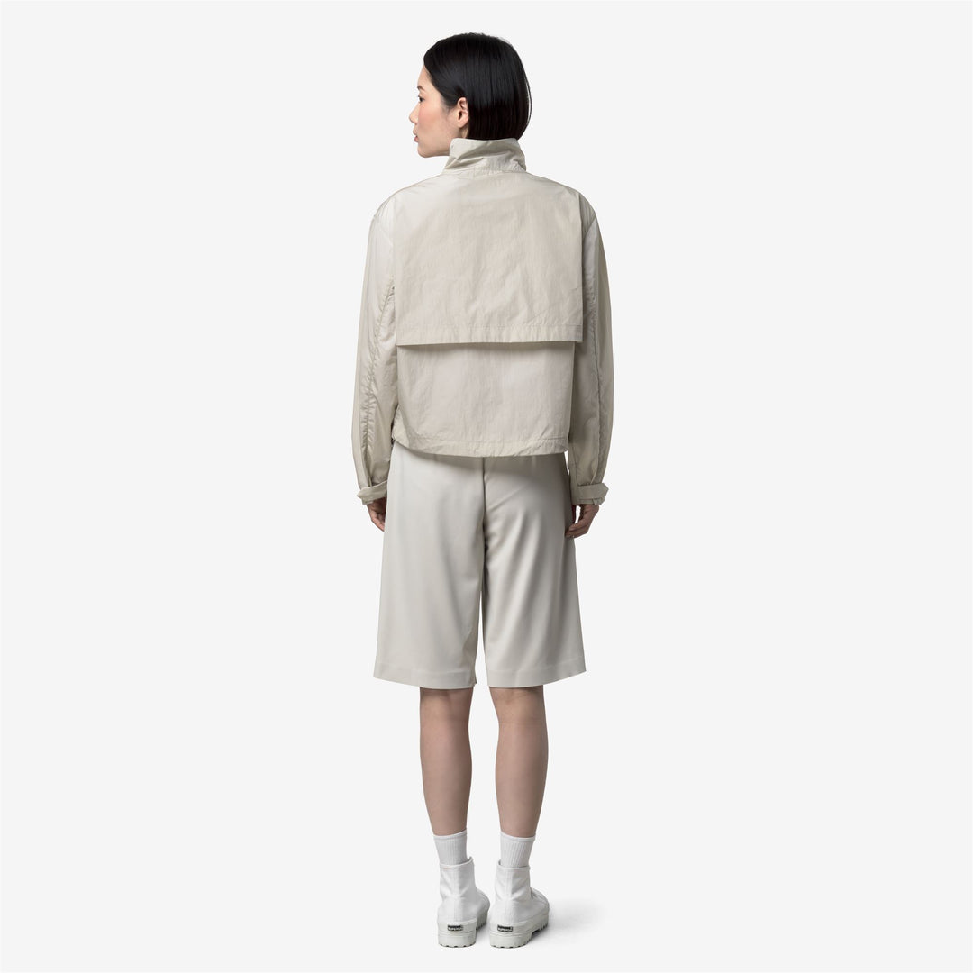 Giacca corta idrorepellente da donna beige con finitura lucida main