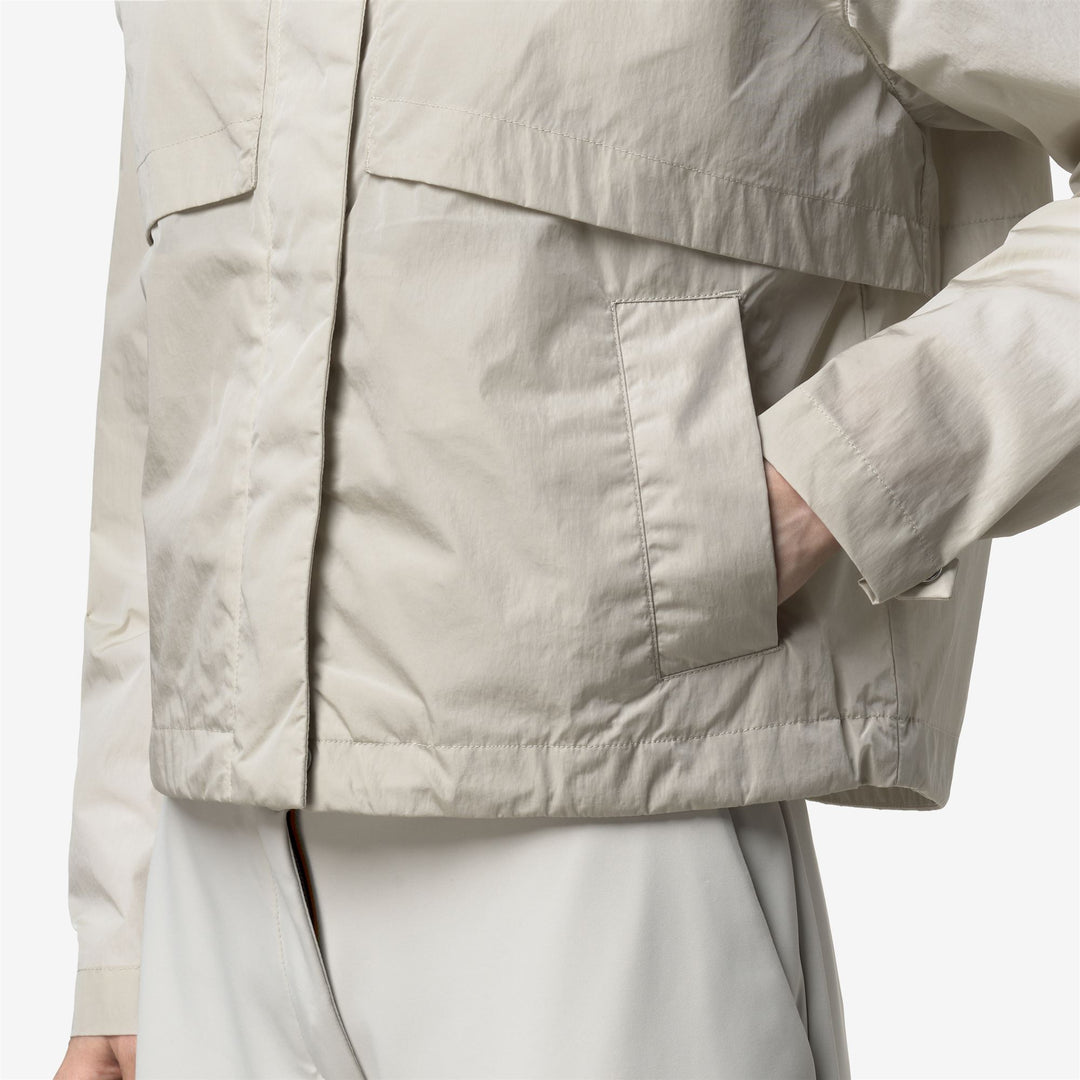 Giacca corta idrorepellente da donna beige con finitura lucida main