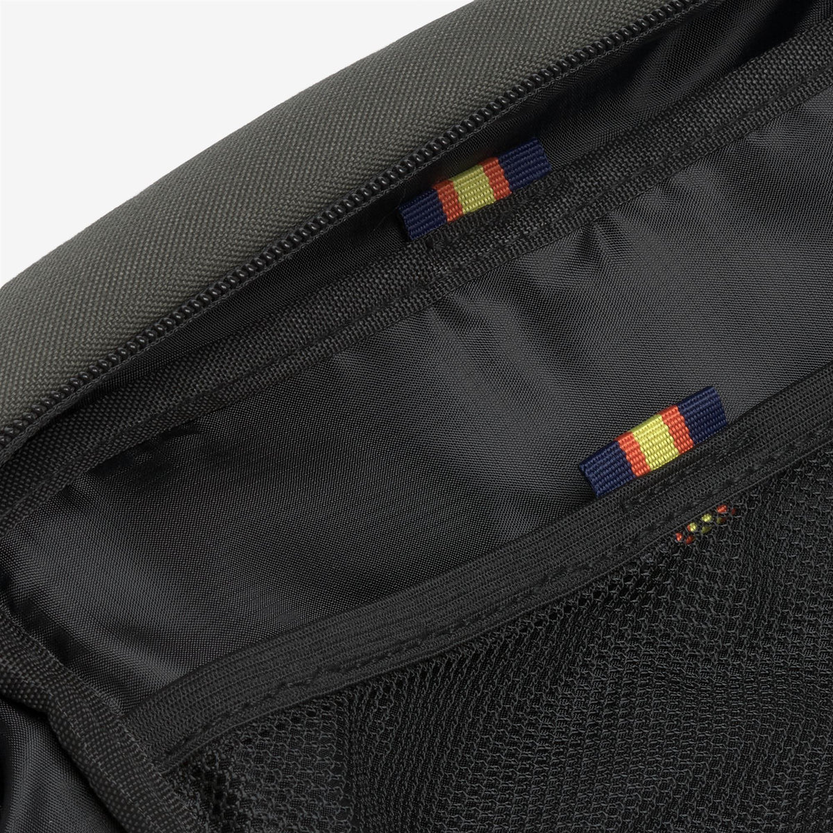 Small Accessories_MAN_TRAVIS_Beauty Case_GREEN BLACKISH - Commercial 3