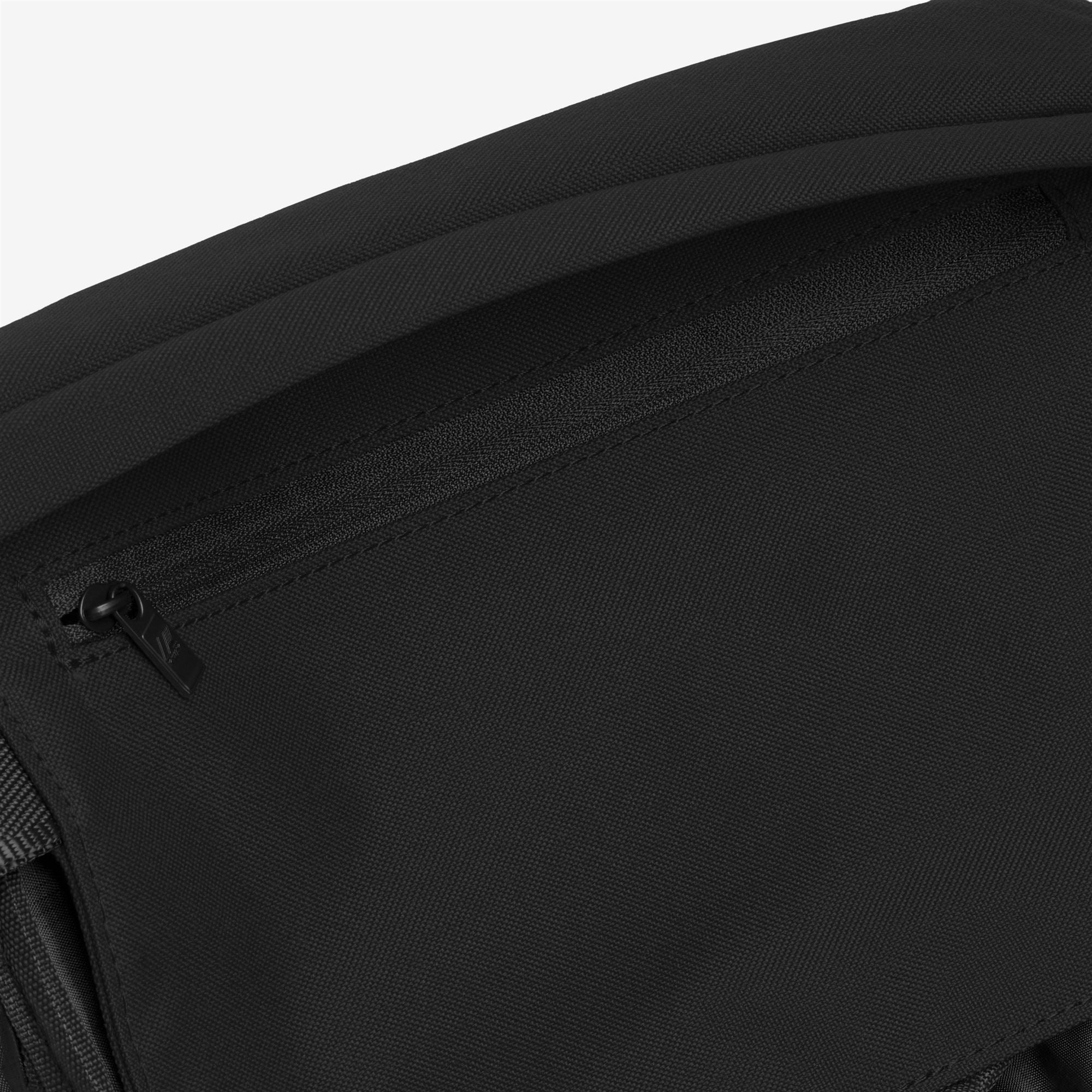 Small Accessories_WOMAN_LOANA_Beauty Case_Black Pure - Commercial 3