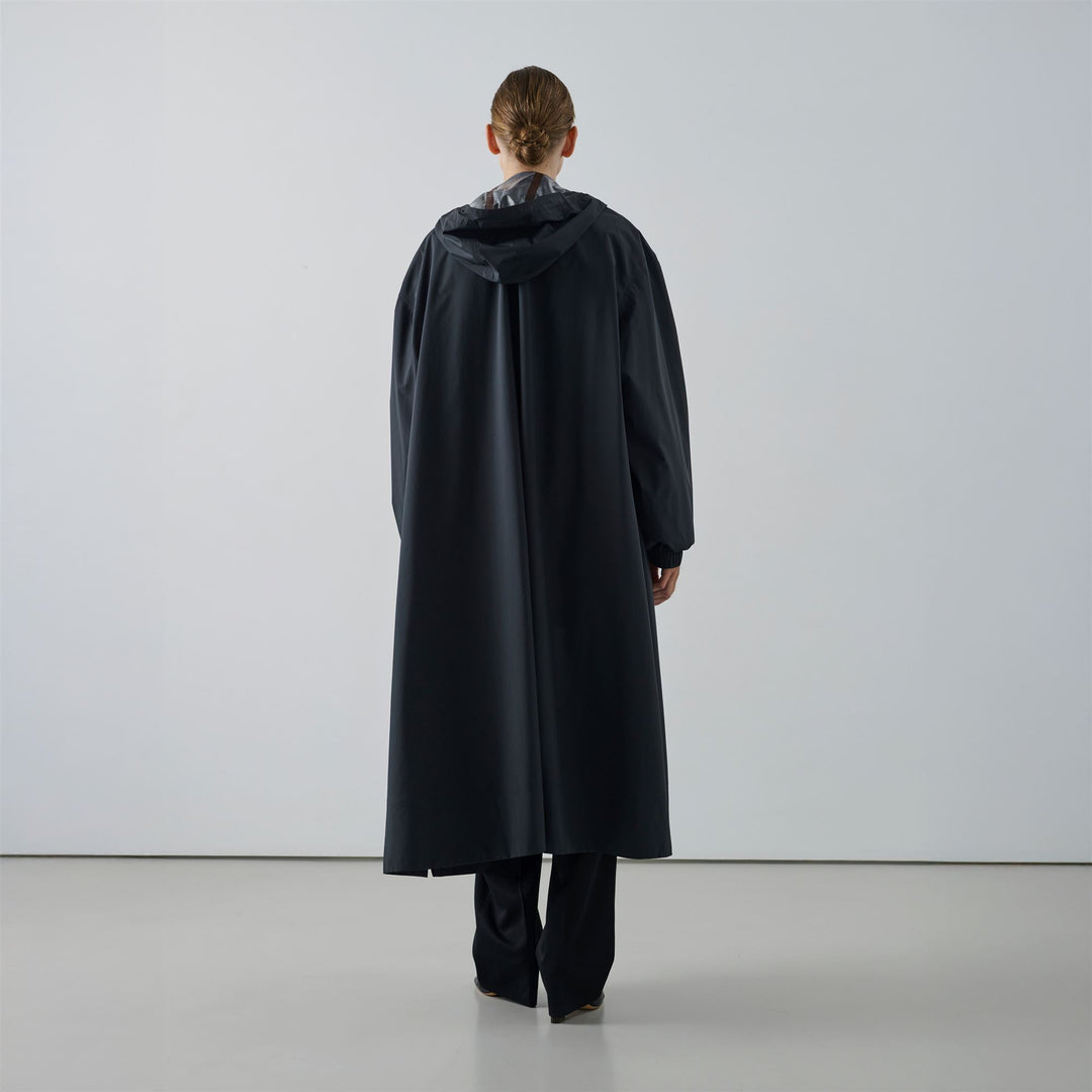 Gabardina larga unisex negra de nailon reciclado con capucha main