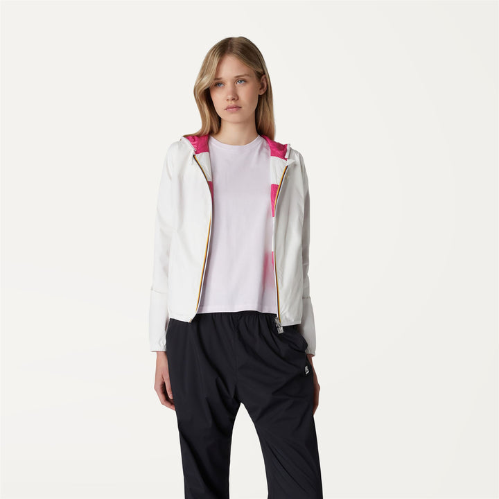 Chaqueta corta reversible blanca para mujer con capucha y bolsillos 4